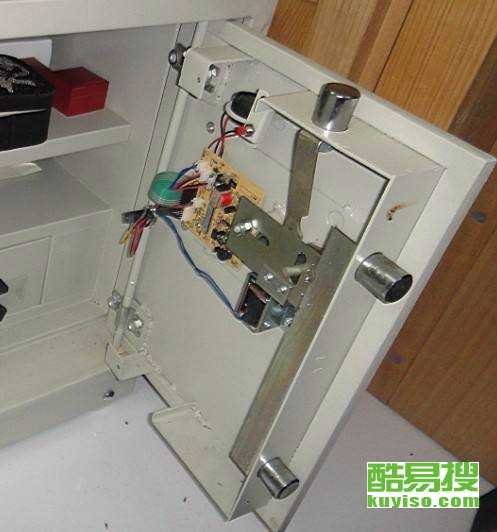 换锁芯比换锁体省一半钱？2026年换防盗门锁最全避坑指南：多少钱、怎么选、自己能不能装？